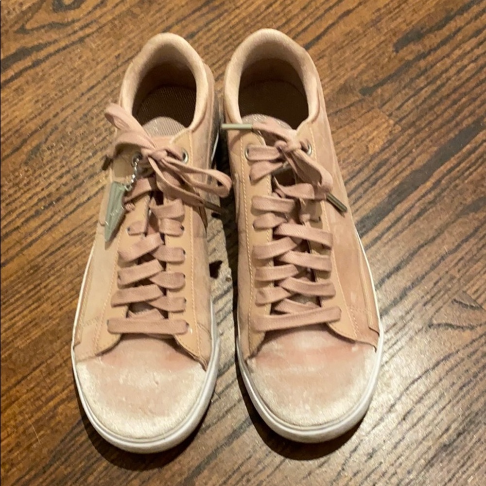 Nike velvet sneakers